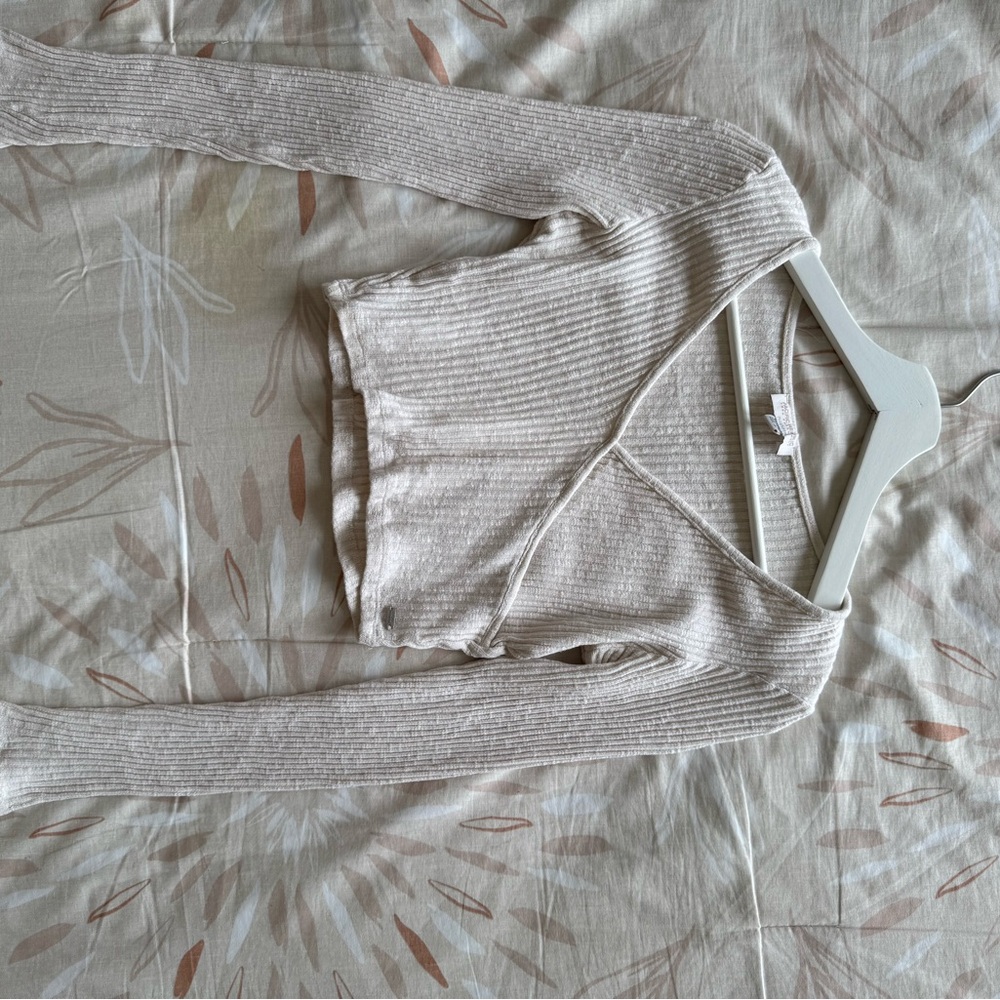 Pacific Republic Pull&Bear Sunwear Beige V-Neck Sweater